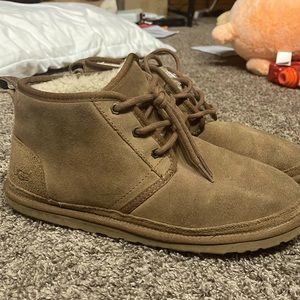 Short Ugg boots size 9